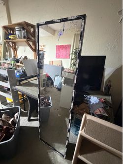Mirror that lights up