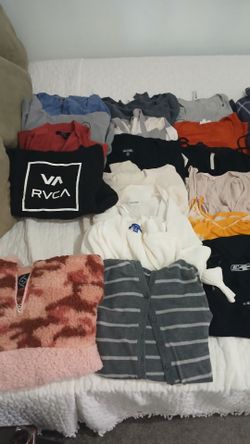 Blusas y varios $3 Dolares