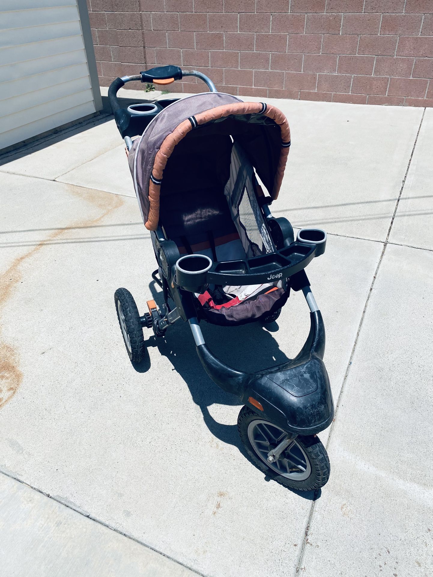 jogging Stroller. ( JEEP )