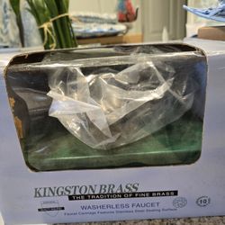 KINGSTON BRASS BATHROOM FAUCET **NEW IN BOX**