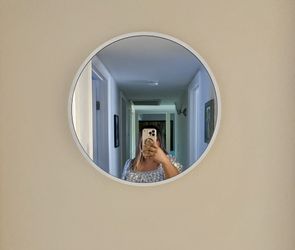 CIRCLE WHITE MIRROR