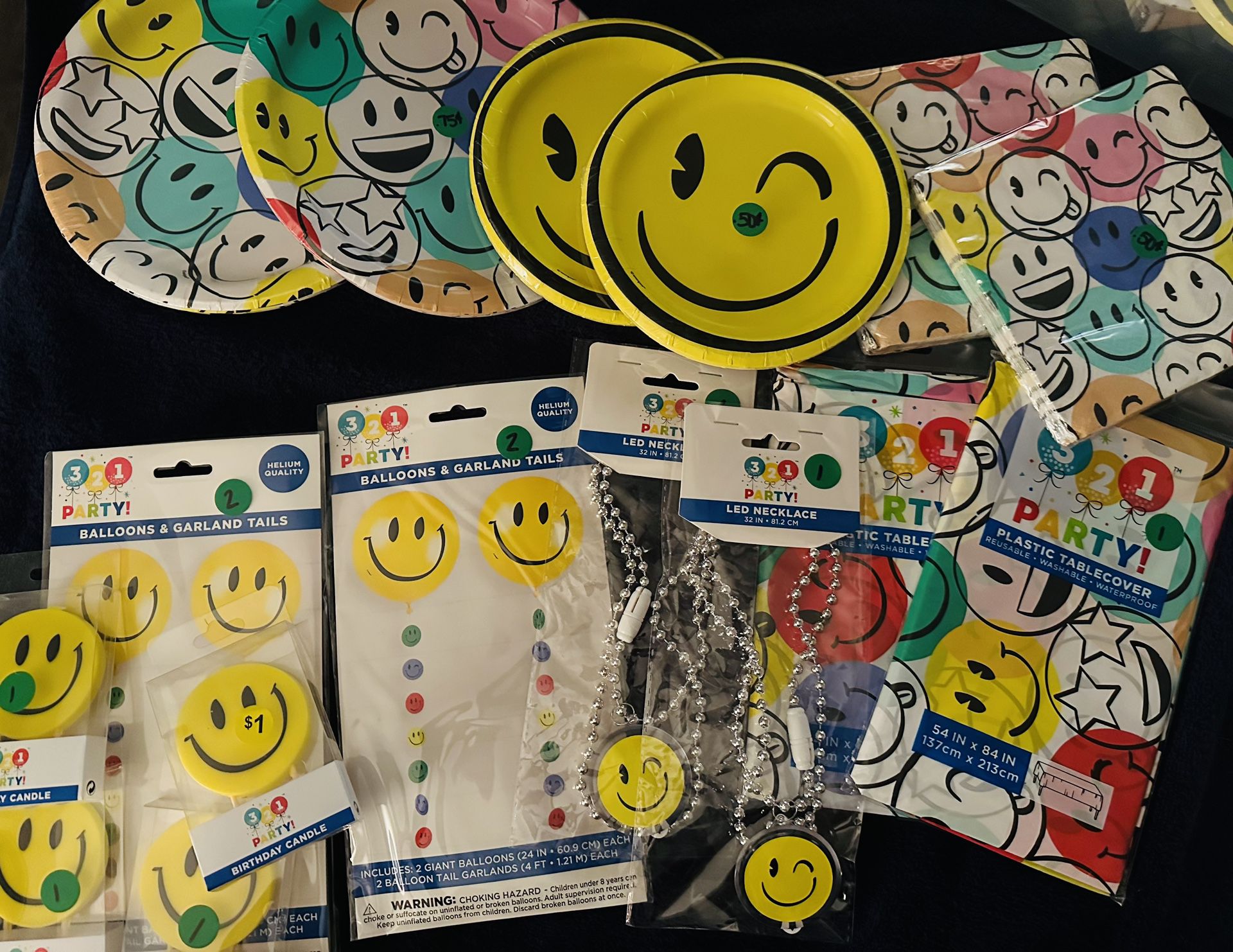 BRAND NEW Emoji / Smiley Face Party Bundle! 