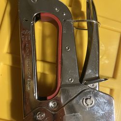 Arrow stapler fastener