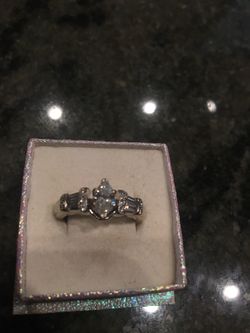 Wedding/engagement ring