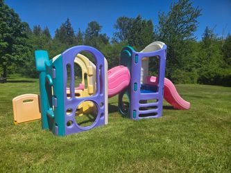 PENDING. Kids playground Little Tikes