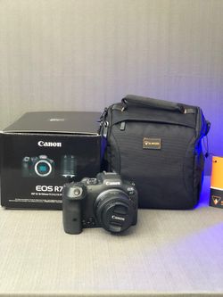 Canon EOS R7 Mirrorless  with 18-45mm and Padded Camera Bag (11000 Shutter Count)