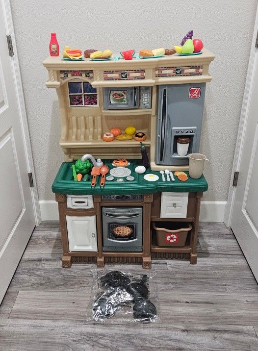Step2 Lifestyle Custom Kitchen with Food and Accessories