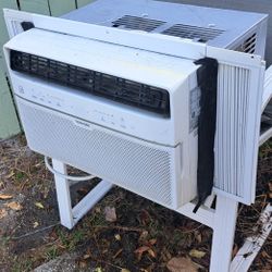 Air conditioner  by toshiba Ice cold. 