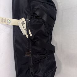 No Boundaries Womens Dome Weekender Duffel Bag, Black