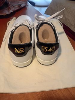Novela tennis shoes