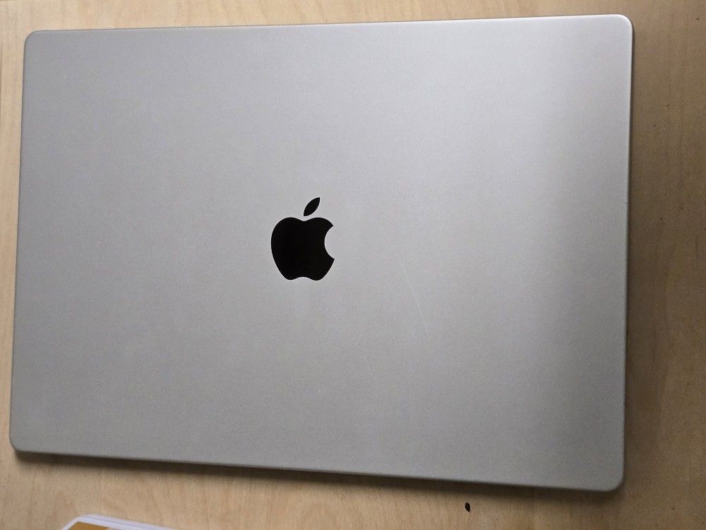 Macbook Pro 16"