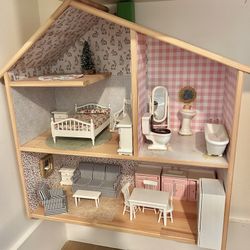 Dollhouse With Furniture