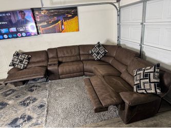 * Like New * Ashley Furniture 6pc Modular reclining sectional ( Free Delivery )