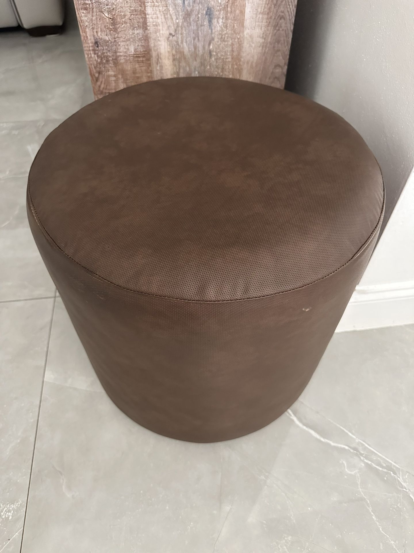Brown Ottoman PRICE IS NEGOTIABLE!!
