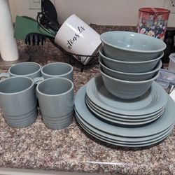 Dinnerware Set