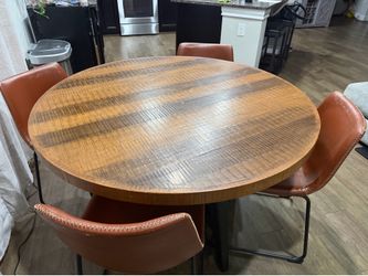Table with 5 chairs