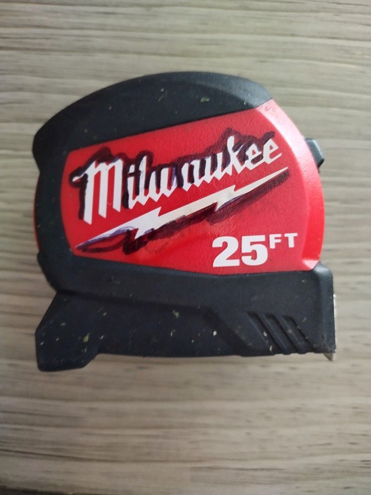 Milwaukee 25ft Measure Tape