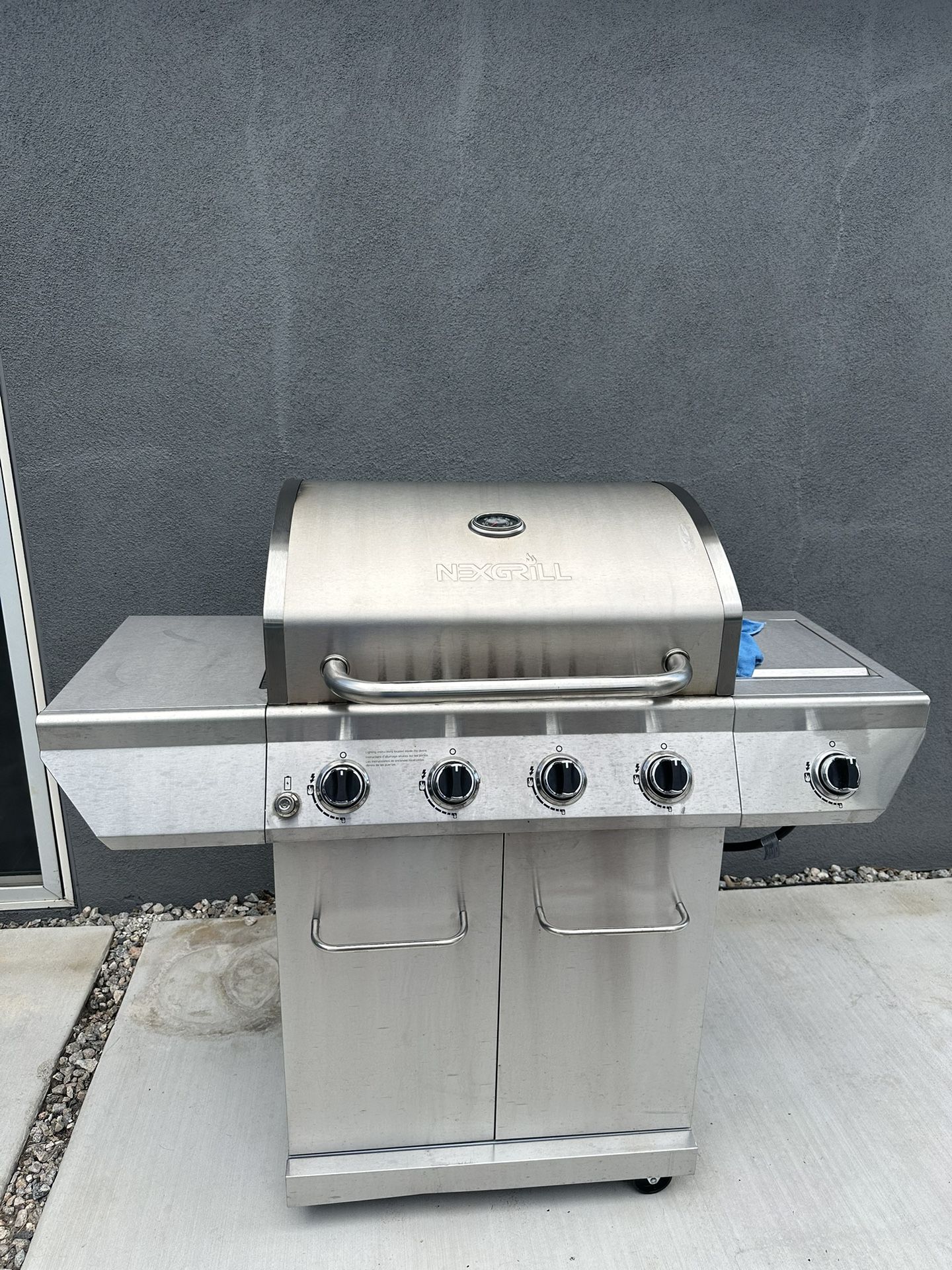 Lightly Used Gas Grill for Sale in Palm Springs, CA OfferUp