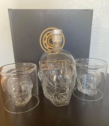 NIB New Sci-Fi Decanter Set 750ml With 2 Glasses - 3 3/8” W x 6 3/4” H