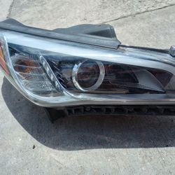 2015-2017 Hyundai Sonata Passenger Side Headlight 