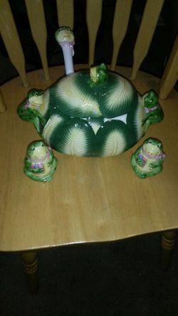 Frog gravy bowl