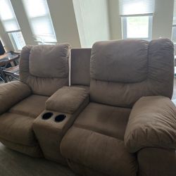 Recline Couch two cup holders the great condition