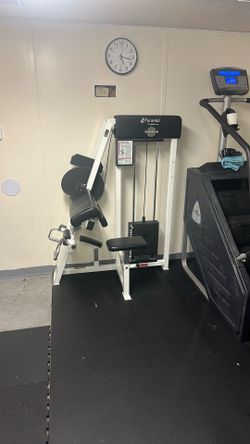 Preacher Curl Machine