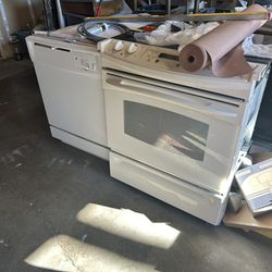 Working Oven And Dishwasher 