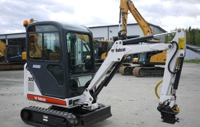 2004 Bobcat 322G – $15,750