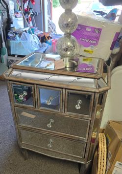 Mirrored end table with crystal knobs
