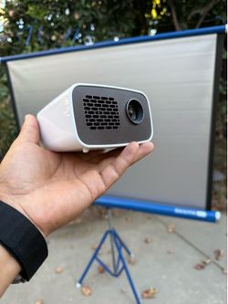 LG PH300 Minibeam LED Projector with Screen & Tripod