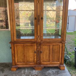 Wooden Decorative China Cabinet 