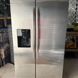 Amana Fridge – Clean and Ready – New Filter Installed