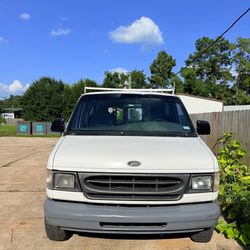 Camioneta ford eco 250 cargo año 2000 titulo limpio Negociable