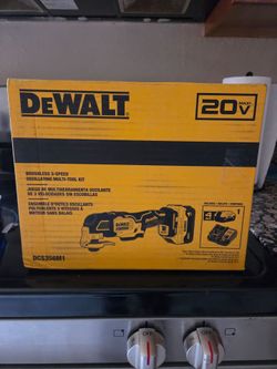 DeWalt 20V Brushless Oscillating Multi-Tool Kit DCS356M1