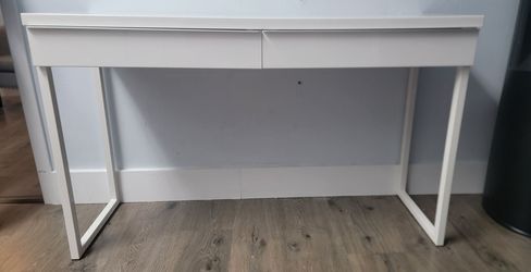 White writting desk w/2 drawers