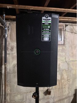 Mackie Thump 212XT Powered Speaker With Stand
