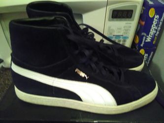 Suede pumas very good condition size 10/1/2
