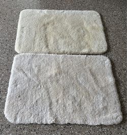 2 Rugs for $5.00 36” x 24” Rubber Backing non Skid • Originally from Bed, Bath & Beyond