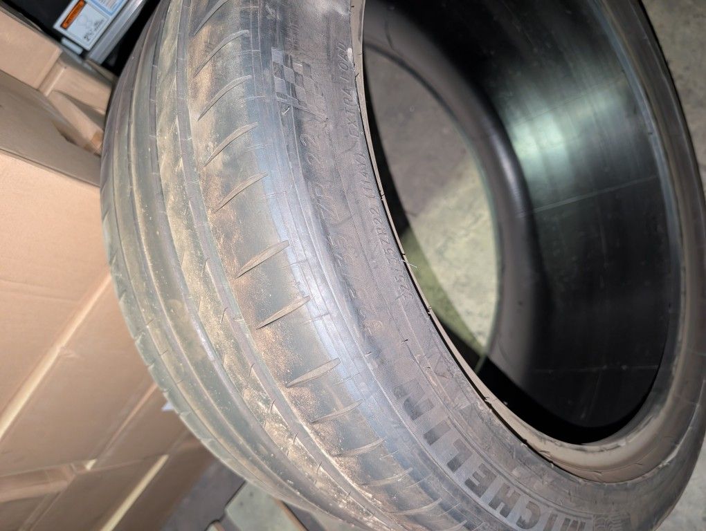 Michelin 325/35 ZR22