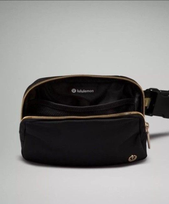 Lululemon- Everywhere Belt Bag 1L-
Black/Gold