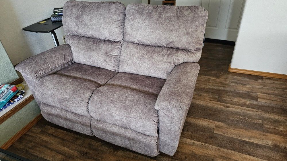 Lay-Z-Boy Reclining Loveseat