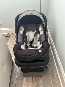 Baby Trend Infant Car Seat with Base