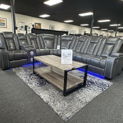 Power Recliner Sectional. 🚚WE DELIVER🚚