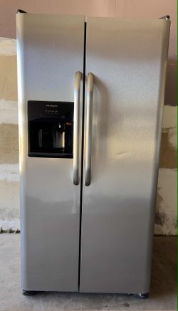 FRIGIDAIRE REFRIGERATOR