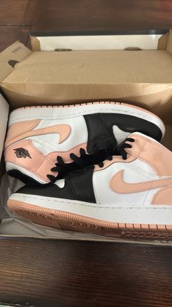 Pink and black and white air Jordan’s 6.5Y