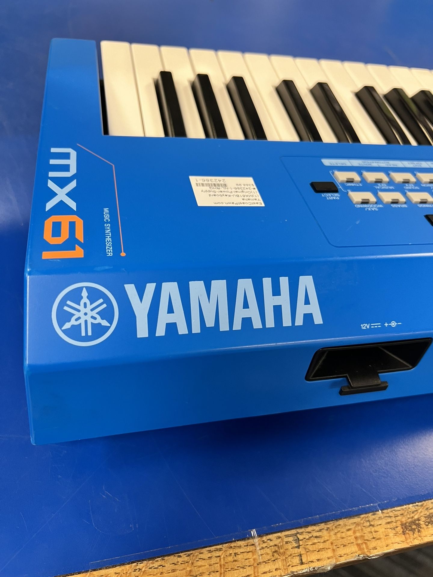 YAMAHA MX61 Keyboard Synthesizer Workstation