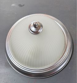 Flush mount ceiling fixture
