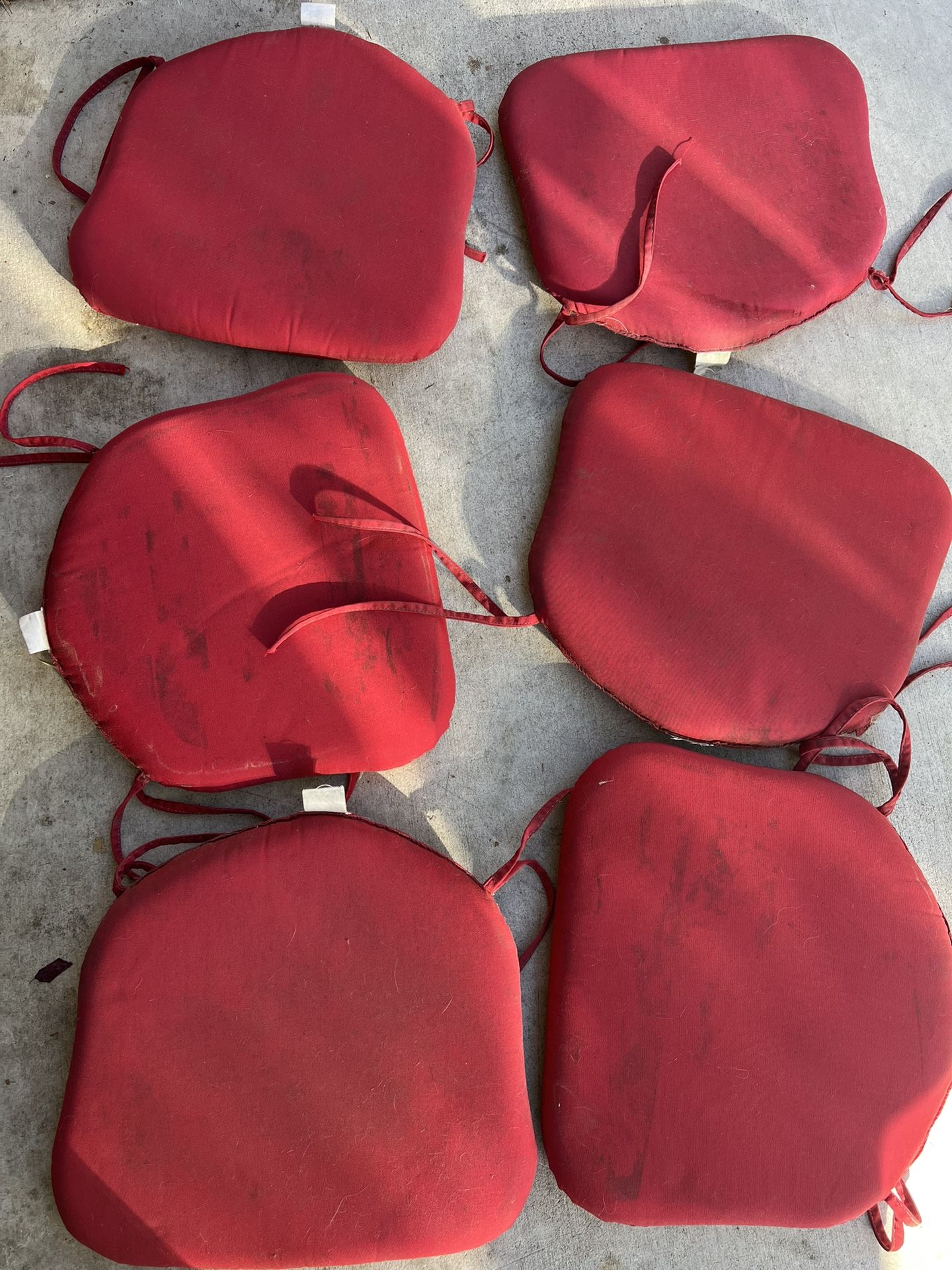6 piece outdoor patio furniture cushions in red Located in concord Good condition No damages/rips Measures 15” x 16” $40 or best offer for all 6