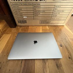 MacBook Pro 2.4 GHz 8-core intel core i9 16 inch 2tb 32 ram